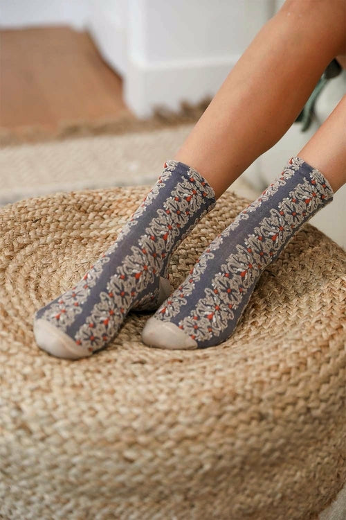 Calcetines con estampado de flores bordadas