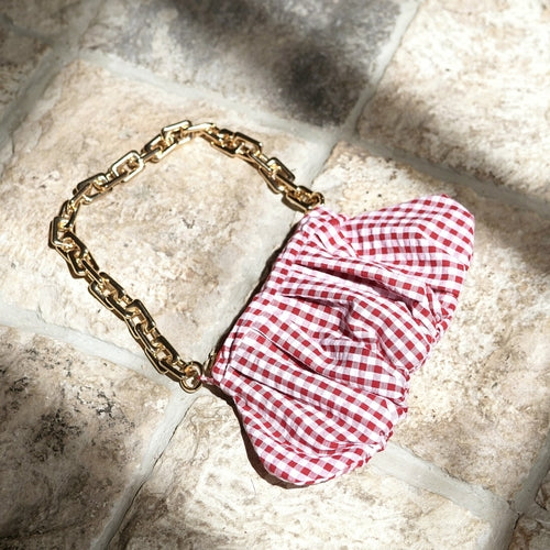 Bolso con volantes de AWAN, en cuadros rojos