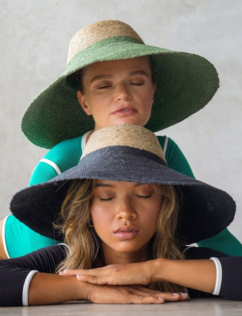 Sombrero de paja tejido a mano de yute RIRI Duo en verde natural y Kelly