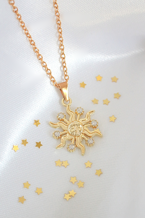 Collar con colgante de sol CZ de 24 quilates