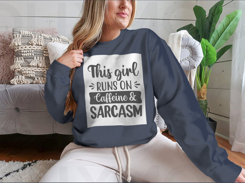 Diseño sudadera This Girl Runs On Caffeine And Sarcasm