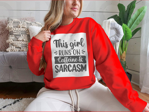Diseño sudadera This Girl Runs On Caffeine And Sarcasm