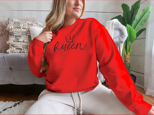 Palabra caligráfica QUEEN con pincel vectorial con diseño de corona para sudadera