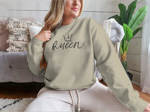 Palabra caligráfica QUEEN con pincel vectorial con diseño de corona para sudadera