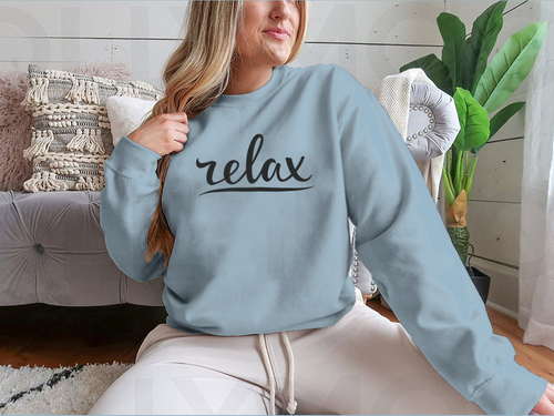 Diseño de letras a mano para sudadera "Relax"