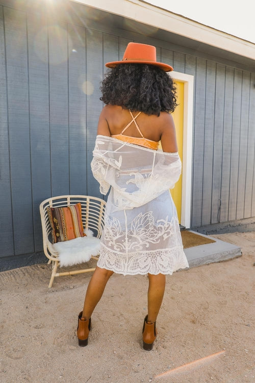 Kimono de encaje bordado transparente